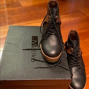 Hidden wedge bootie by Natiko Sz 7